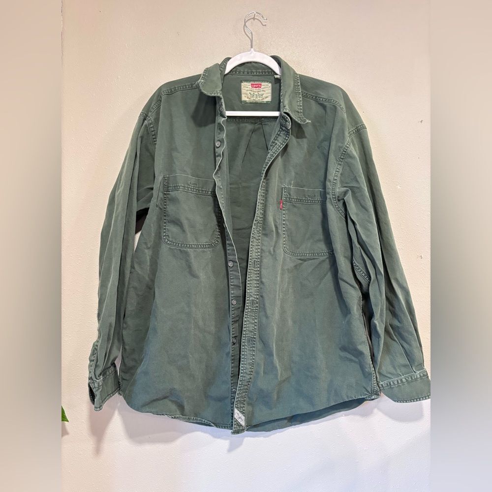 Vintage 90s Levi's Men's Green Button Up 💯 cotton